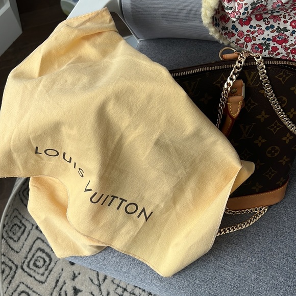 Gorgeous Louis Vuitton Alma amazing condition - Picture 9 of 12